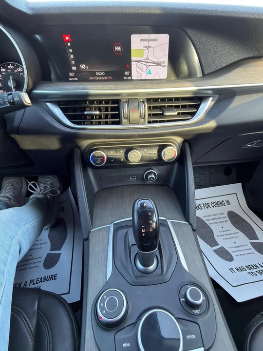 2019 Alfa Romeo Stelvio - Image 15 of 18