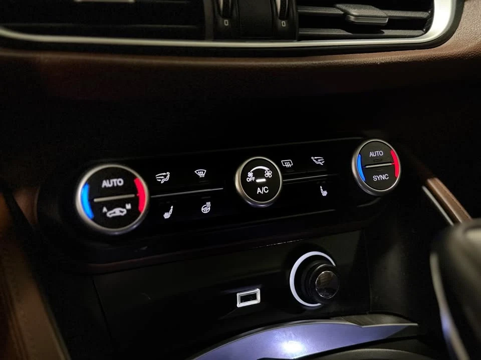2019 Alfa Romeo Stelvio - Image 15 of 20