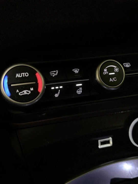2019 Alfa Romeo Stelvio - Image 16 of 20