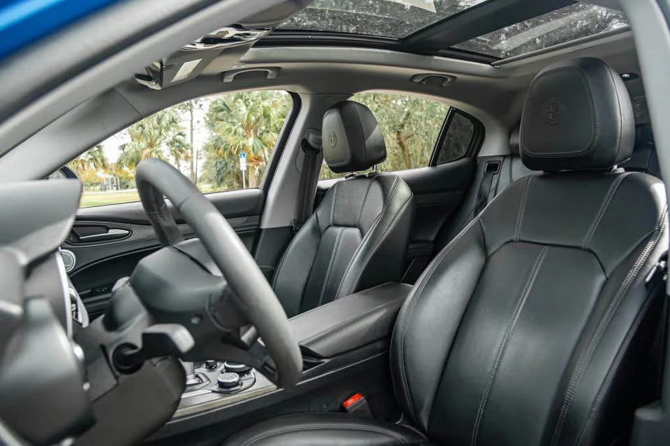 2019 Alfa Romeo Stelvio - Image 9 of 15