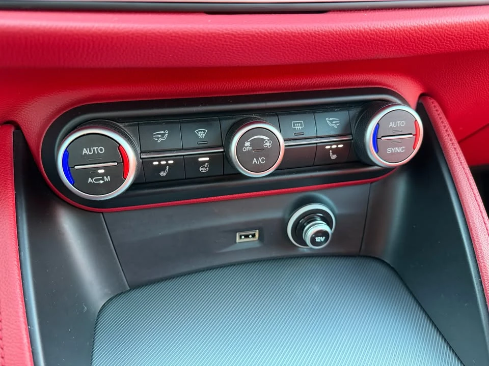 2019 Alfa Romeo Stelvio - Image 11 of 19