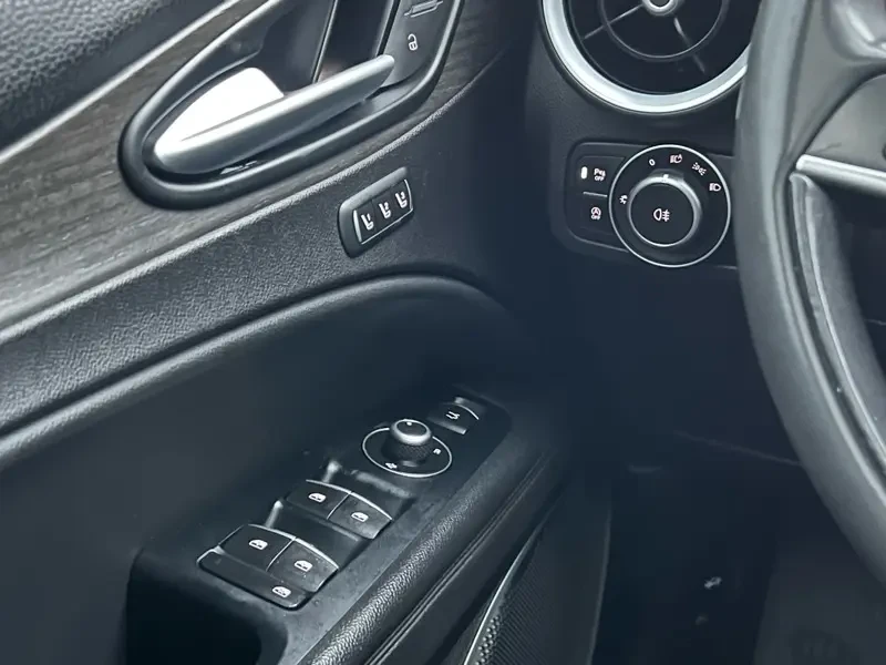 2019 Alfa Romeo Stelvio - Image 17 of 20