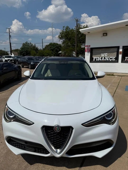 2019 Alfa Romeo Stelvio - Image 2 of 11