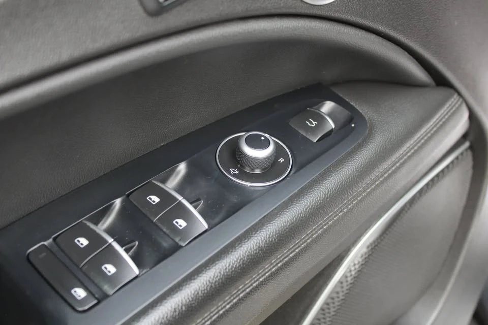 2019 Alfa Romeo Stelvio - Image 15 of 17