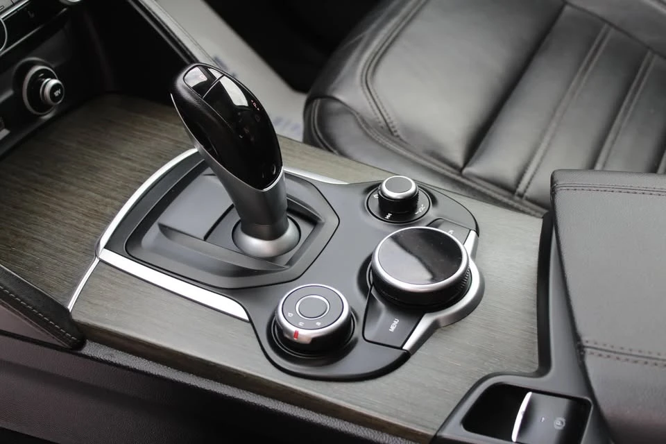 2019 Alfa Romeo Stelvio - Image 12 of 17