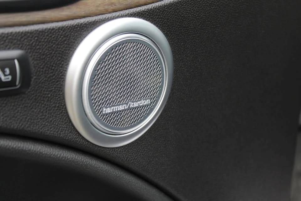 2019 Alfa Romeo Stelvio - Image 16 of 17