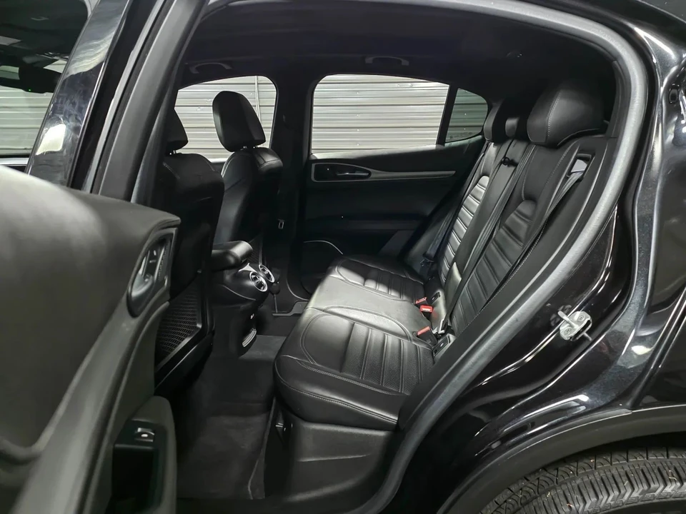 2019 Alfa Romeo Stelvio - Image 16 of 21