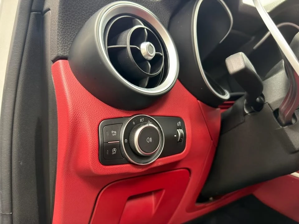 2019 Alfa Romeo Stelvio - Image 16 of 20
