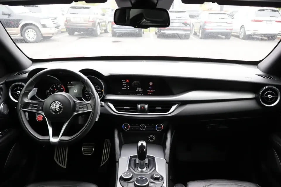 2019 Alfa Romeo Stelvio - Image 14 of 20