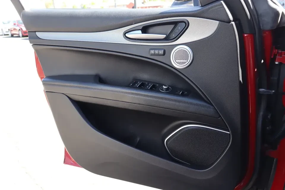 2019 Alfa Romeo Stelvio - Image 11 of 20