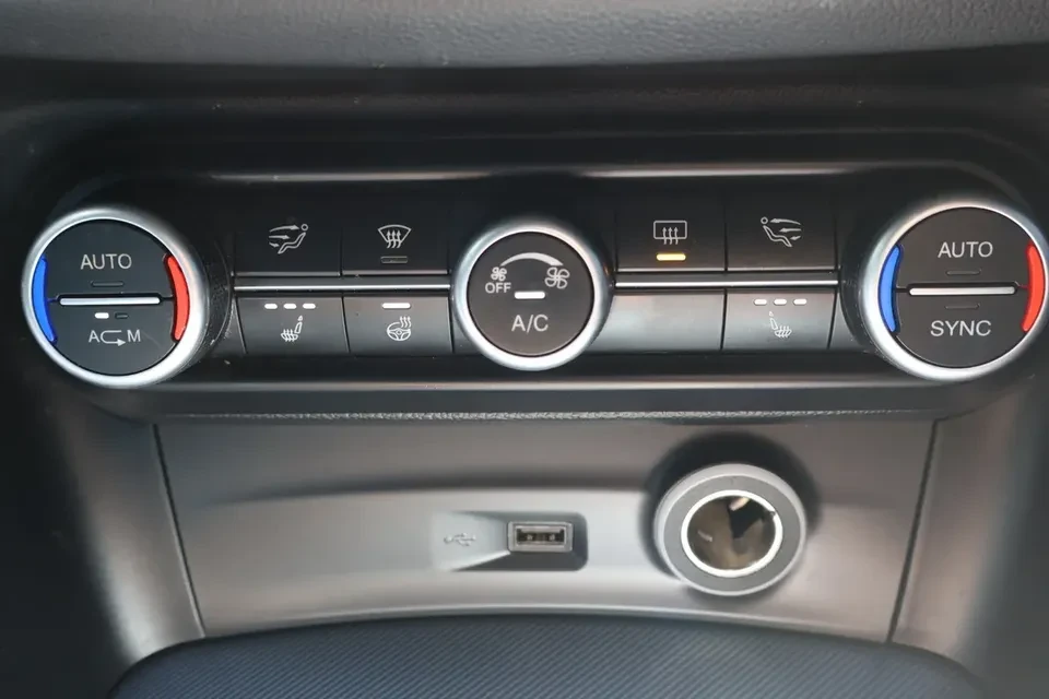 2019 Alfa Romeo Stelvio - Image 17 of 20