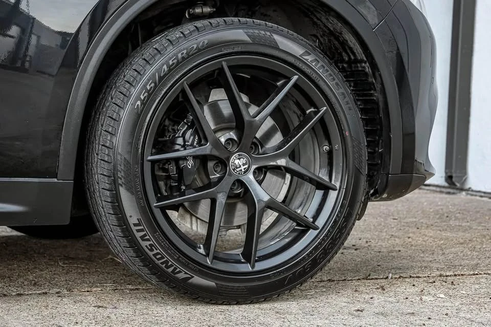 2019 Alfa Romeo Stelvio - Image 2 of 12