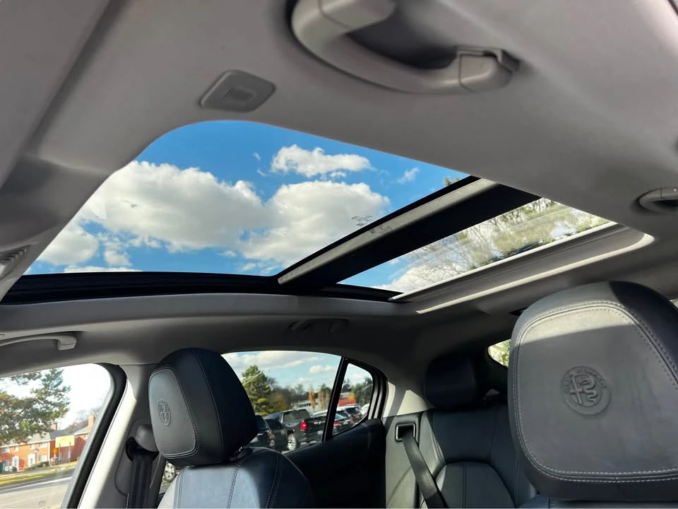 2019 Alfa Romeo Stelvio - Image 9 of 12