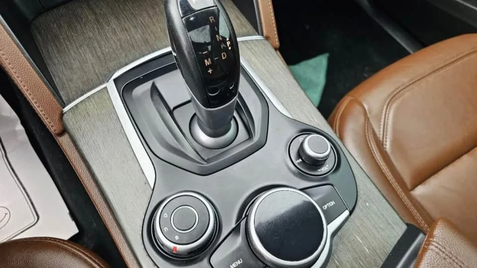 2019 Alfa Romeo Stelvio - Image 16 of 20