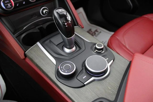 2019 Alfa Romeo Stelvio - Image 23 of 31