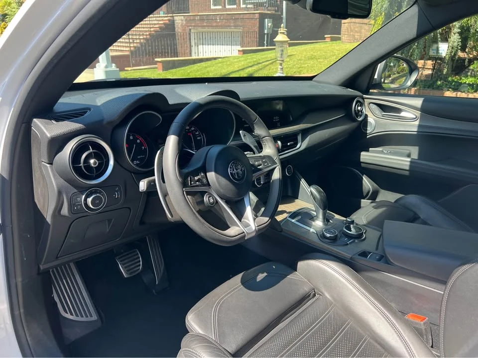 2019 Alfa Romeo Stelvio - Image 11 of 17