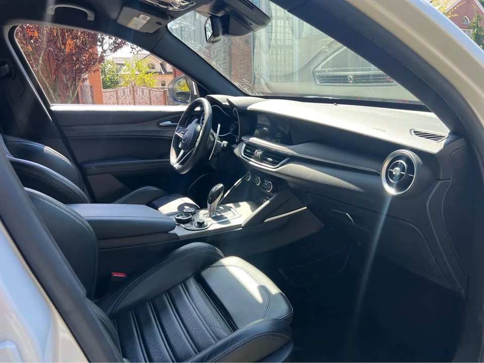 2019 Alfa Romeo Stelvio - Image 10 of 17