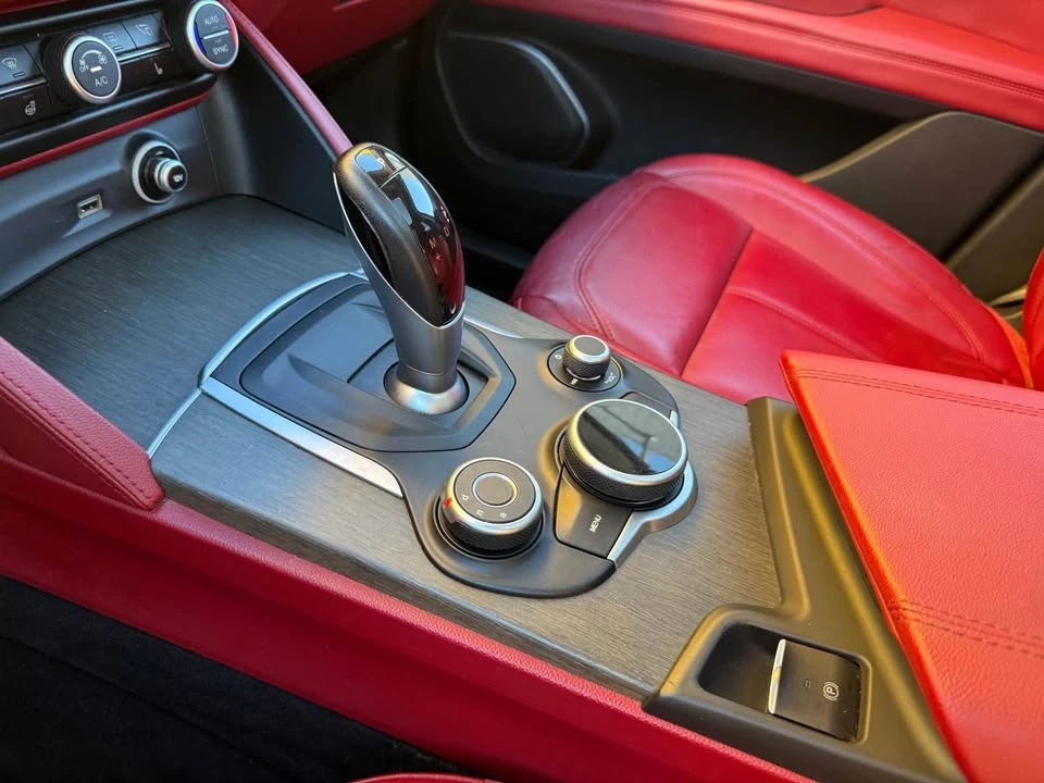 2019 Alfa Romeo Stelvio - Image 13 of 20