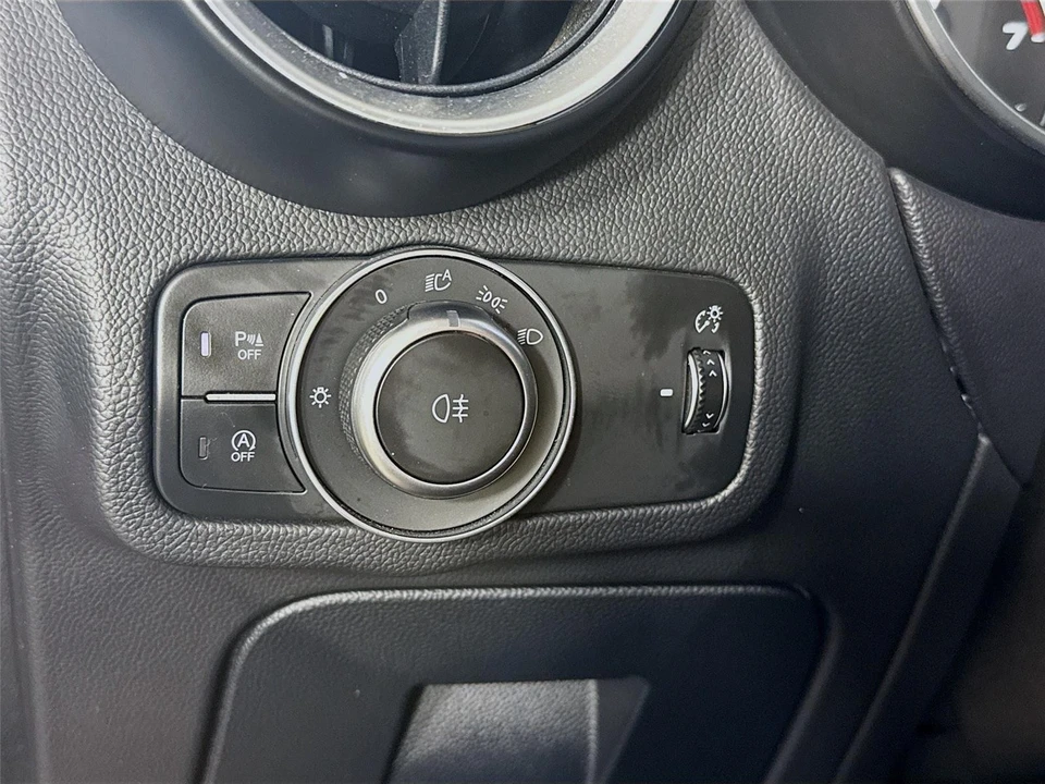 2019 Alfa Romeo Stelvio - Image 9 of 31