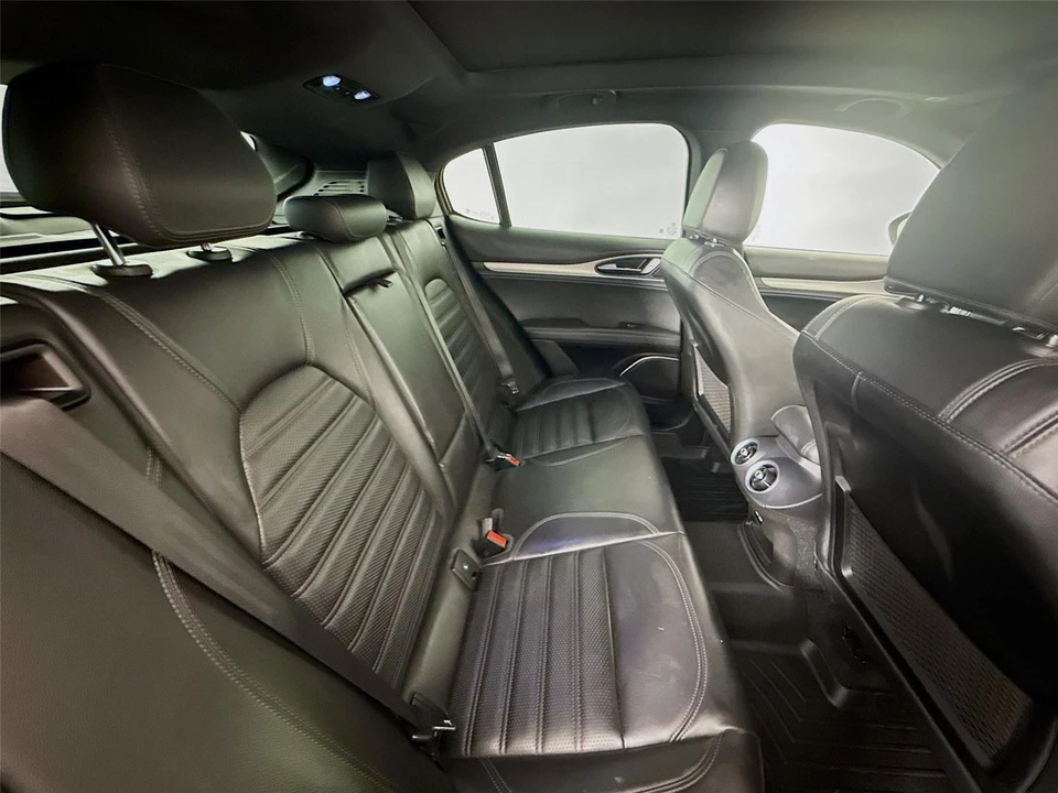 2019 Alfa Romeo Stelvio - Image 24 of 31