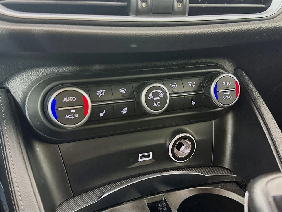 2019 Alfa Romeo Stelvio - Image 17 of 31