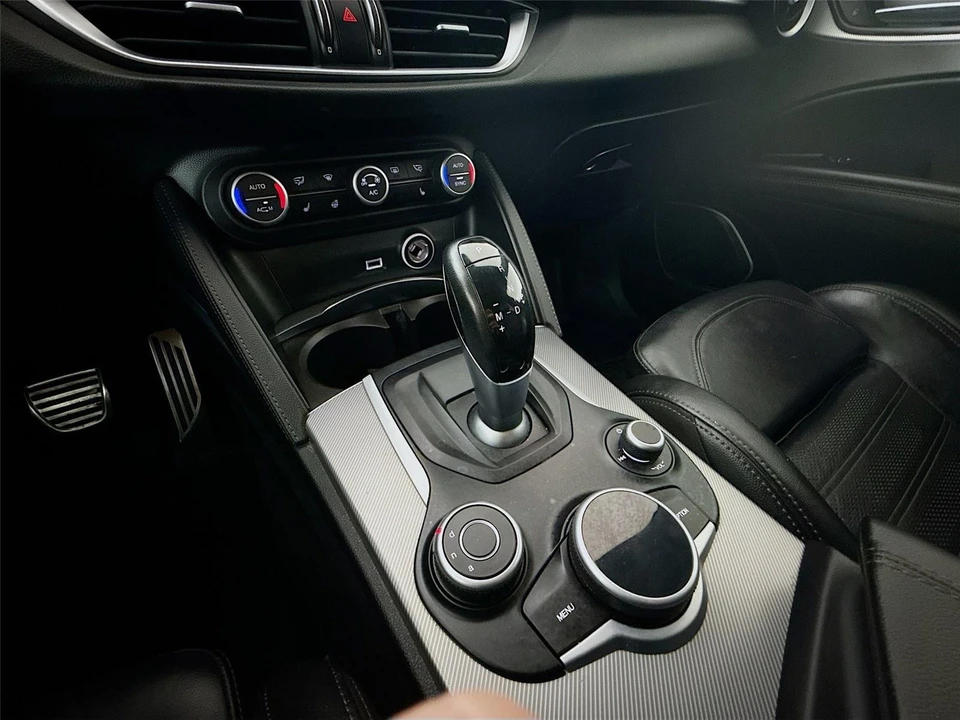 2019 Alfa Romeo Stelvio - Image 18 of 31