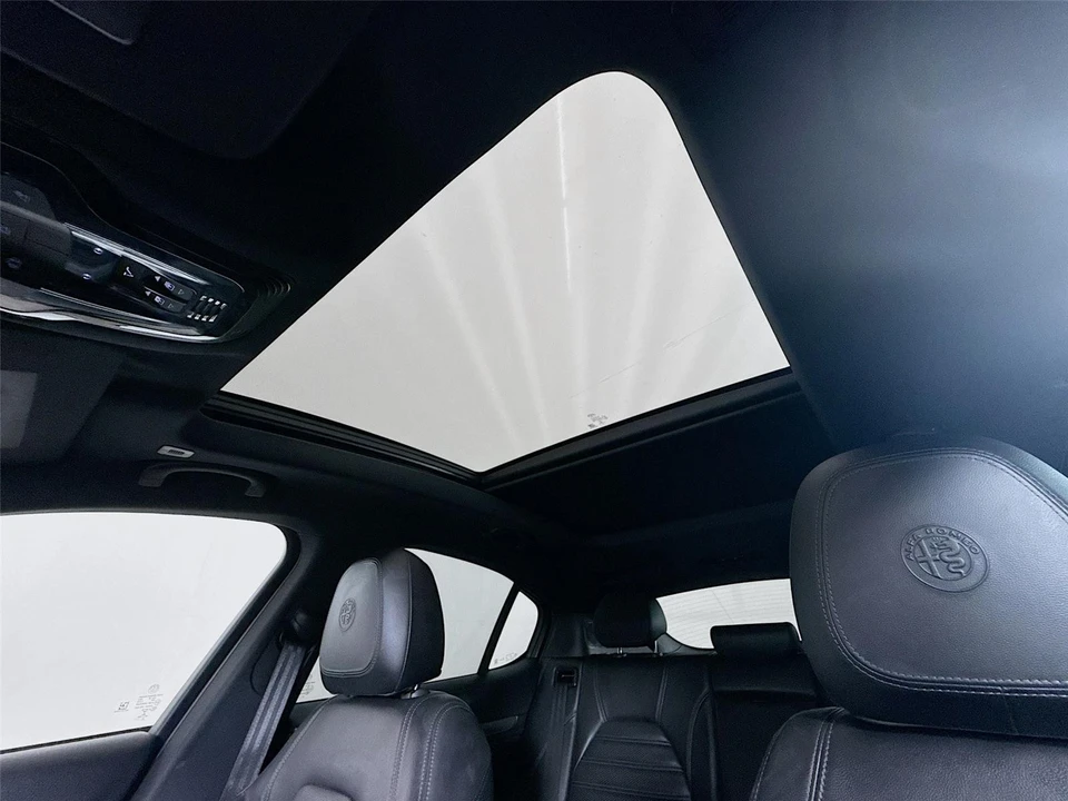 2019 Alfa Romeo Stelvio - Image 20 of 31