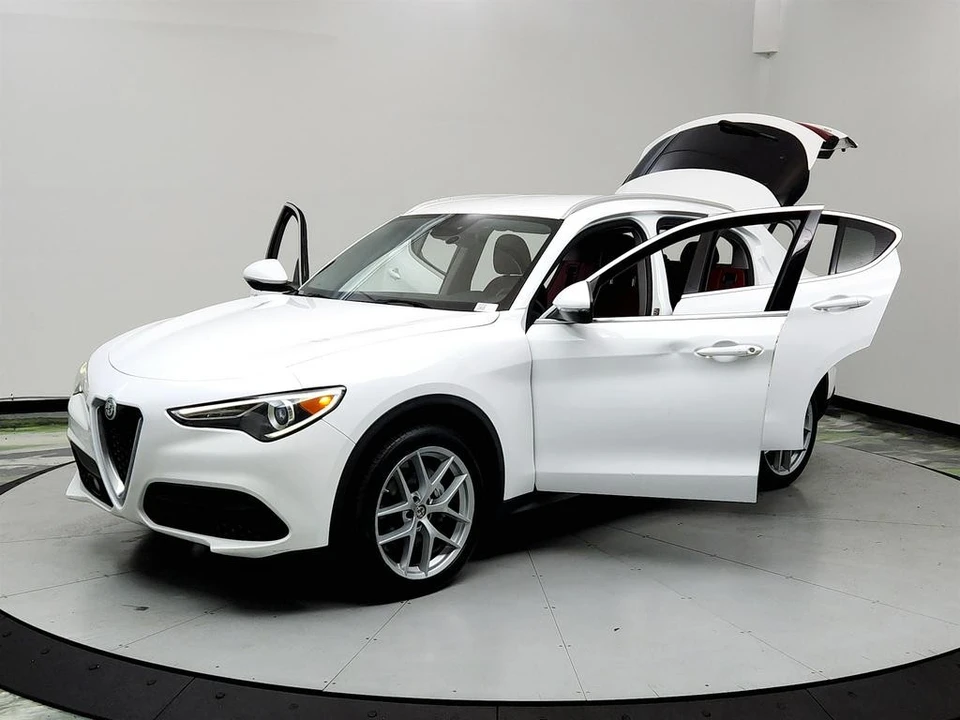 2019 Alfa Romeo Stelvio - Image 9 of 12