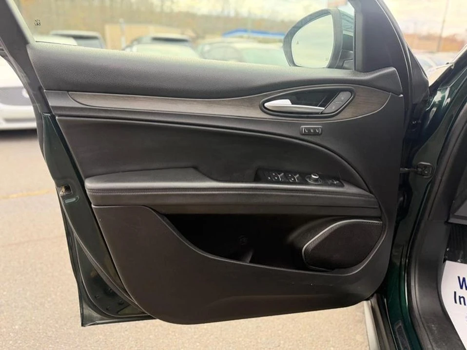2019 Alfa Romeo Stelvio - Image 17 of 20