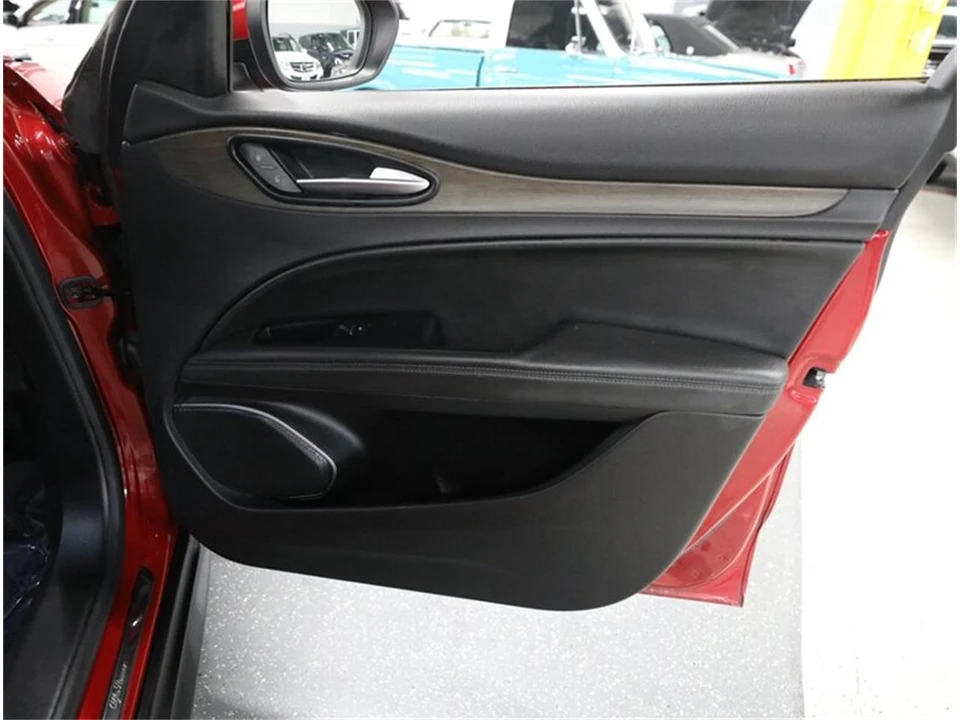 2019 Alfa Romeo Stelvio - Image 17 of 31