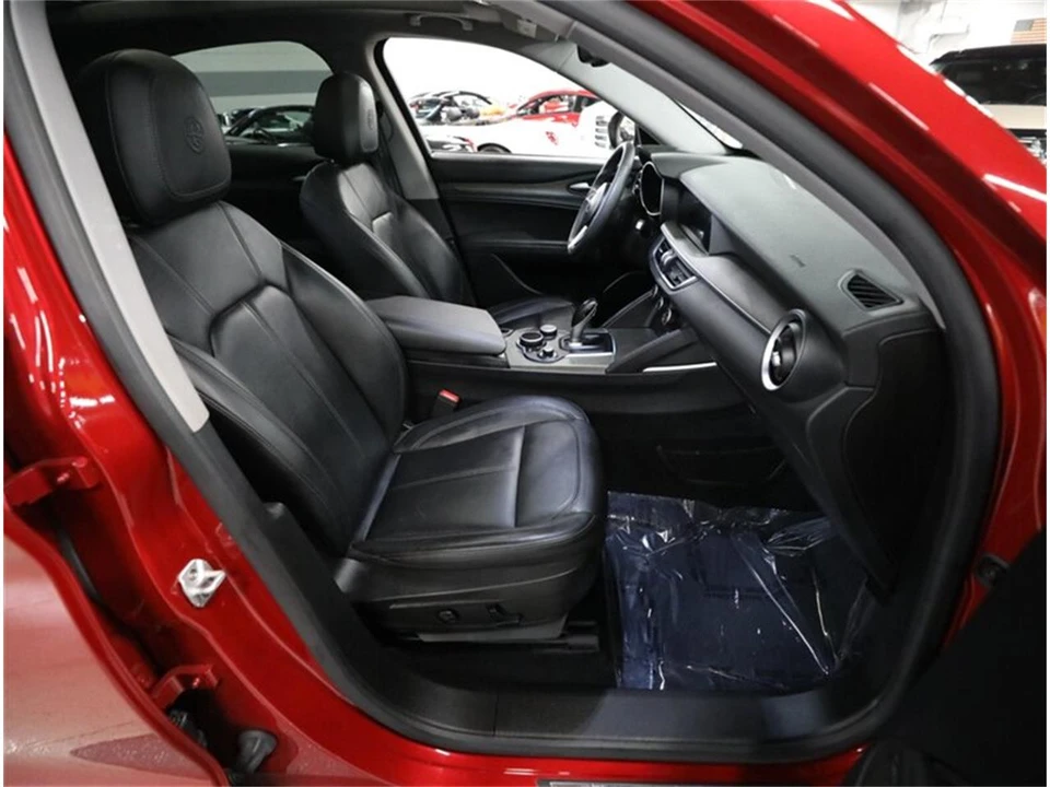 2019 Alfa Romeo Stelvio - Image 19 of 31