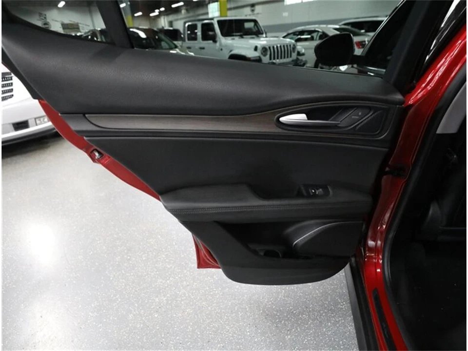 2019 Alfa Romeo Stelvio - Image 25 of 31