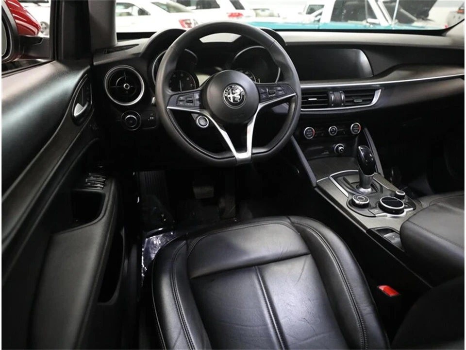 2019 Alfa Romeo Stelvio - Image 28 of 31