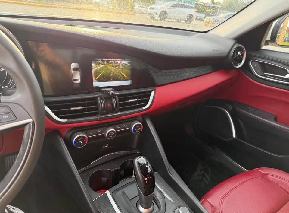 2019 Alfa Romeo Giulia - Image 9 of 9