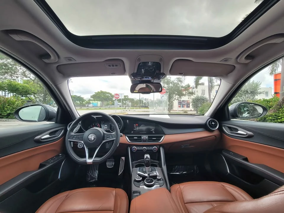 2019 Alfa Romeo Giulia - Image 14 of 16