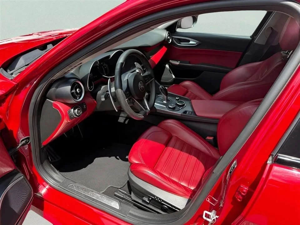 2019 Alfa Romeo Giulia - Image 10 of 20