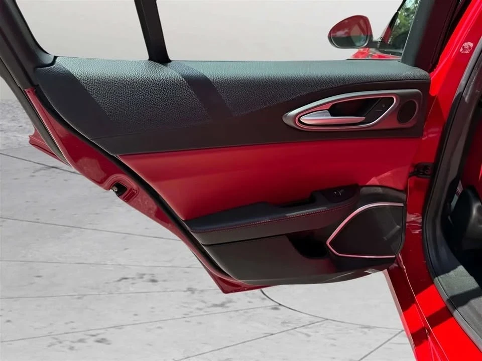 2019 Alfa Romeo Giulia - Image 19 of 20