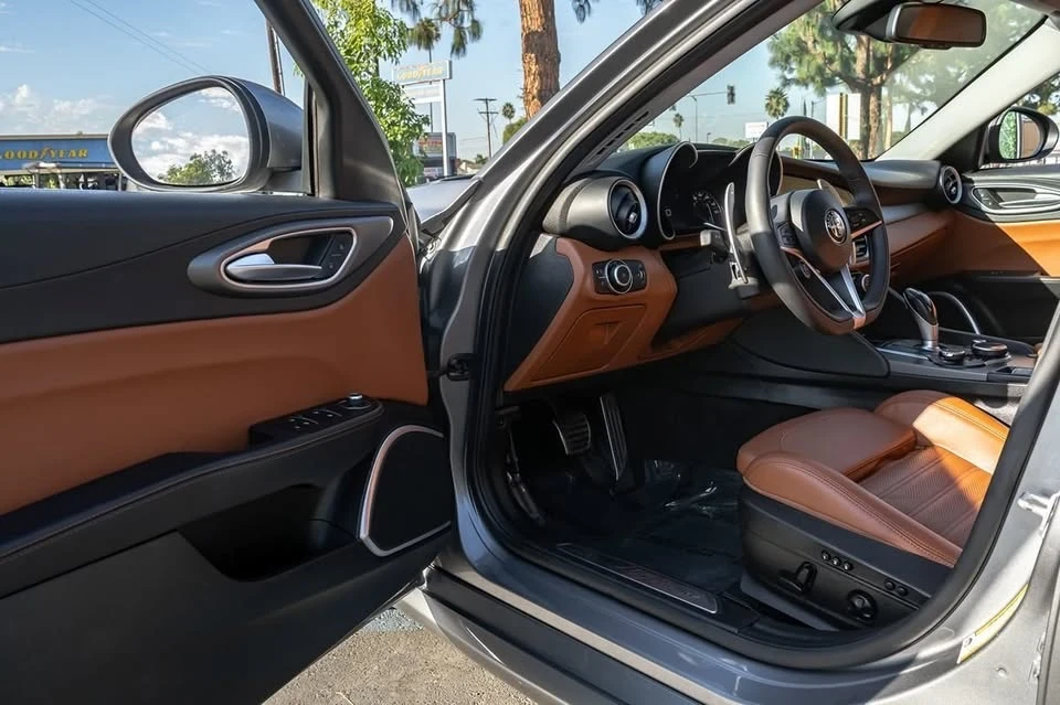 2019 Alfa Romeo Giulia - Image 12 of 15