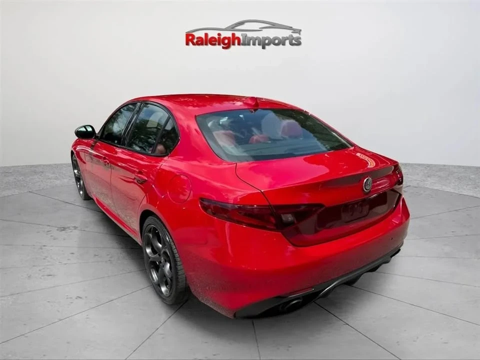 2019 Alfa Romeo Giulia - Image 9 of 20
