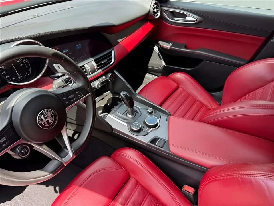 2019 Alfa Romeo Giulia - Image 13 of 20