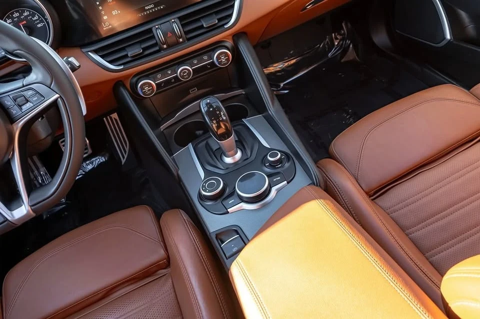 2019 Alfa Romeo Giulia - Image 9 of 15