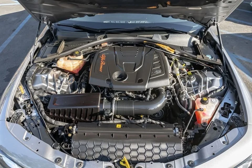 2019 Alfa Romeo Giulia - Image 10 of 15
