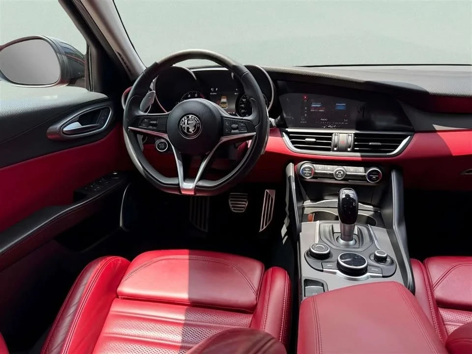 2019 Alfa Romeo Giulia - Image 18 of 20