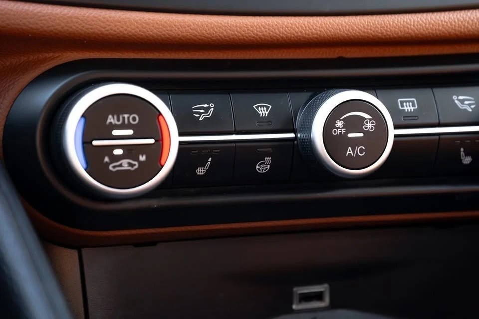 2019 Alfa Romeo Giulia - Image 5 of 15