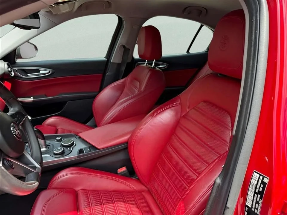 2019 Alfa Romeo Giulia - Image 11 of 20