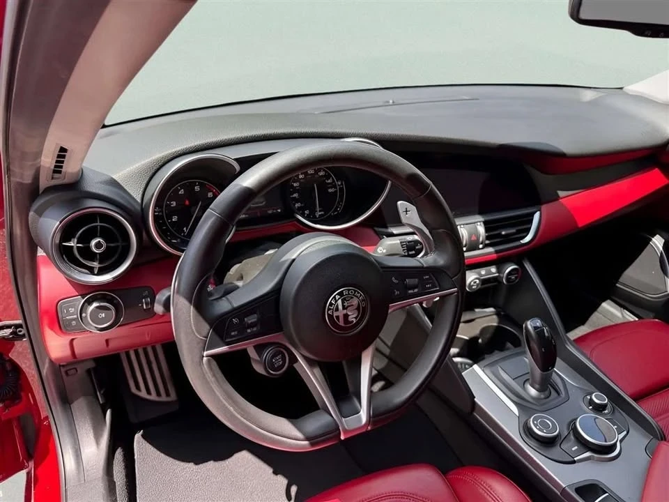 2019 Alfa Romeo Giulia - Image 12 of 20