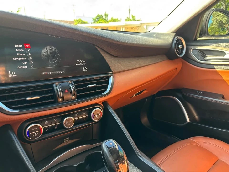2019 Alfa Romeo Giulia - Image 10 of 13