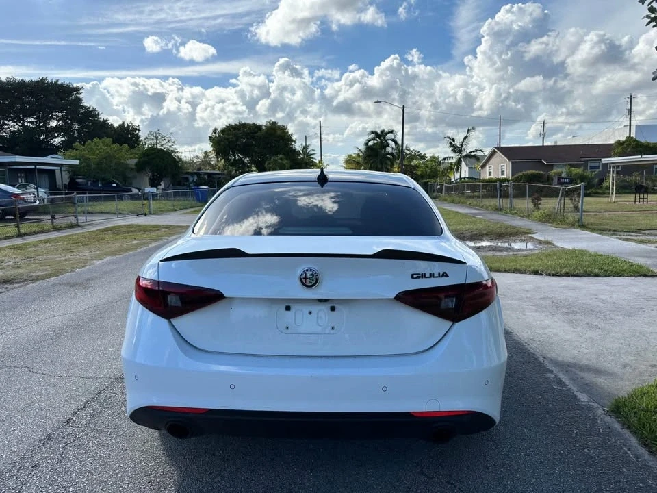 2019 Alfa Romeo Giulia - Image 5 of 13