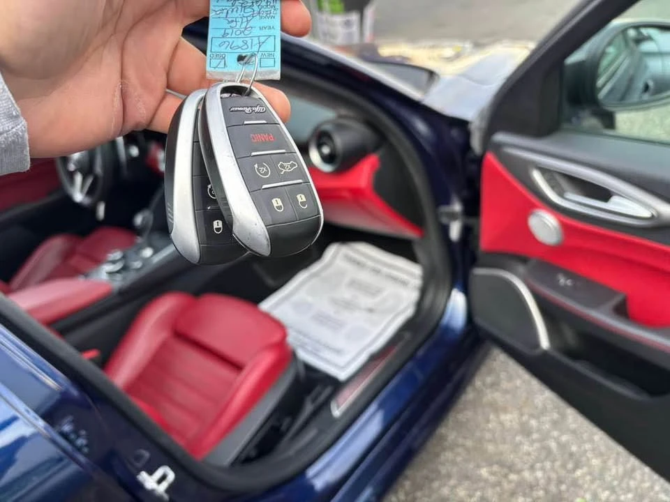 2019 Alfa Romeo Giulia - Image 5 of 20