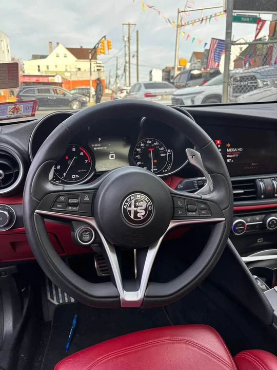 2019 Alfa Romeo Giulia - Image 9 of 20